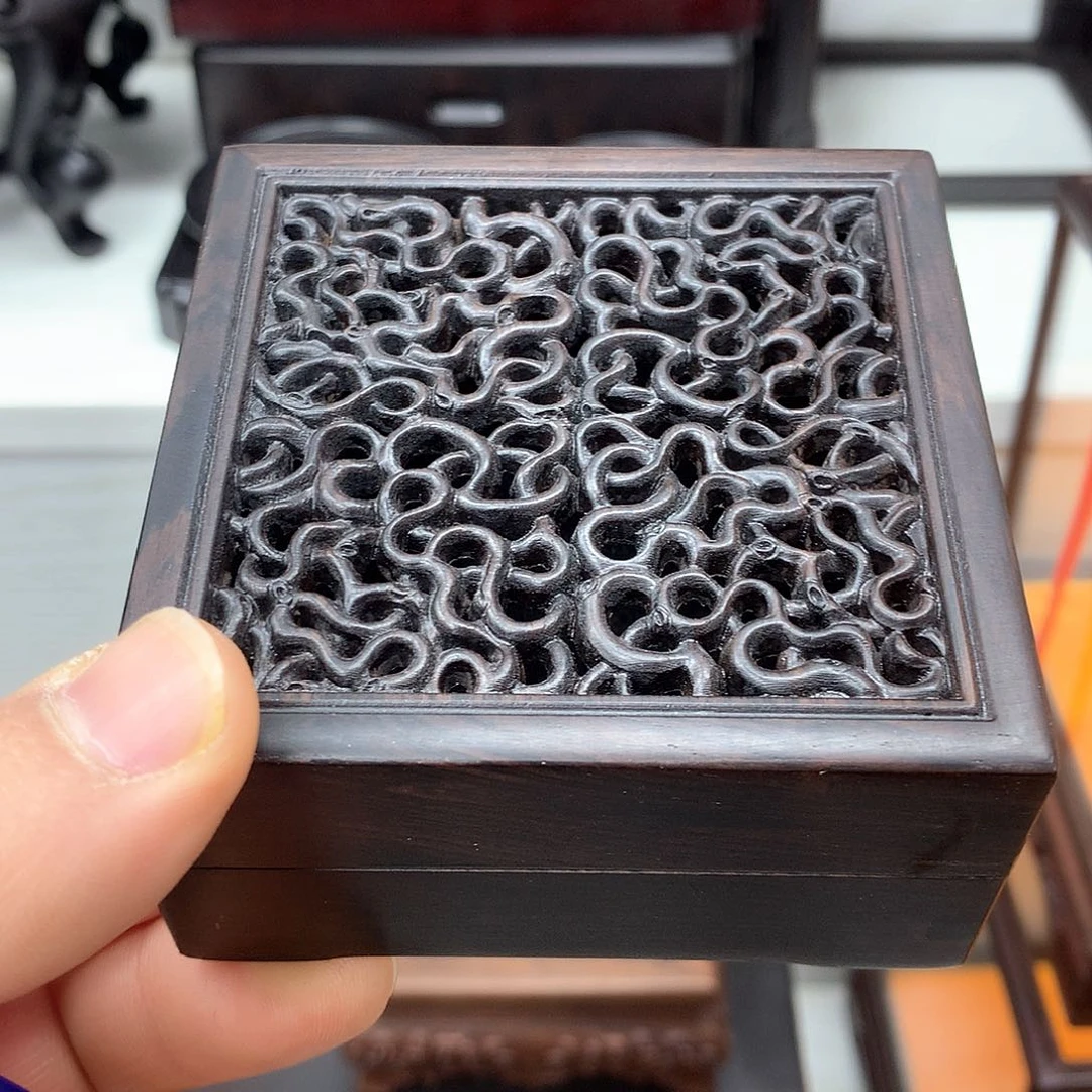 藤类紫光檀正方香盒