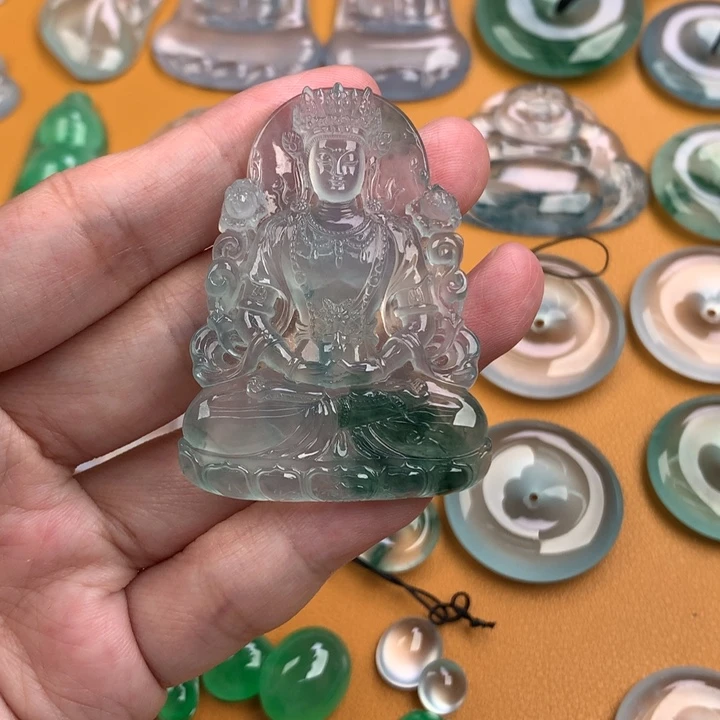 颈饰未镶嵌翡翠…..