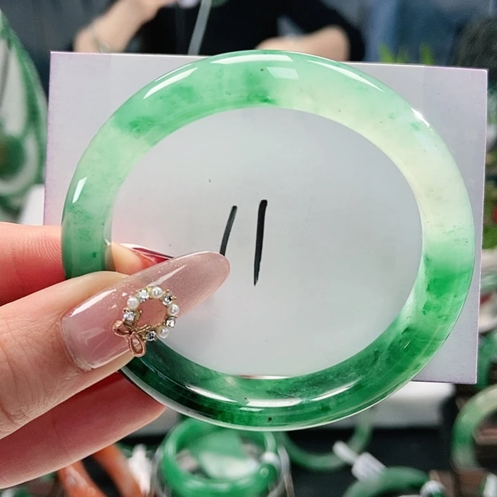 石英质玉手镯未镶嵌天然A货非洲翠手镯