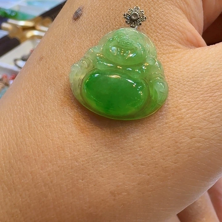 颈饰18K金镶嵌翡翠