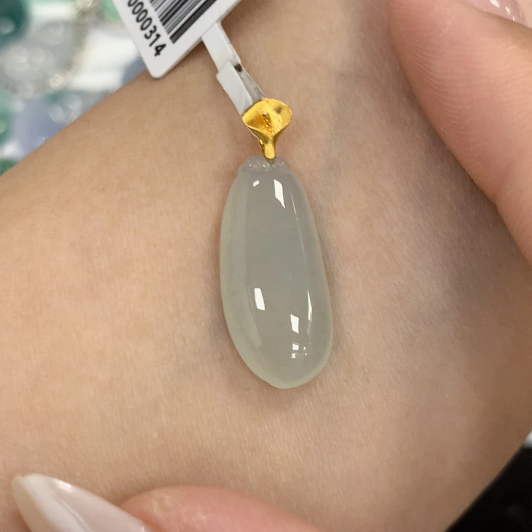 颈饰18K金镶嵌翡翠