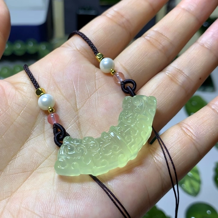 岫玉未镶嵌颈饰吊坠