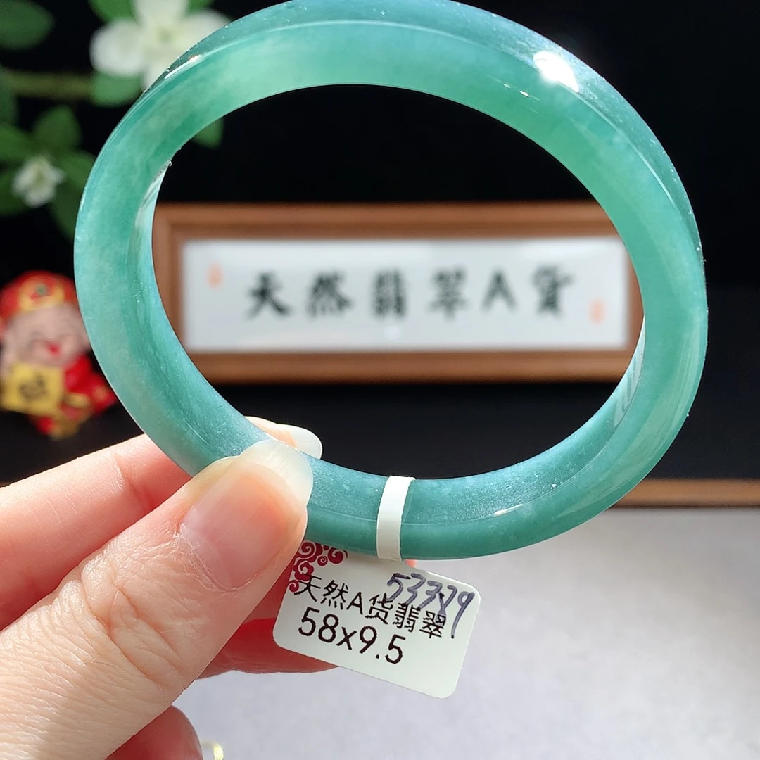 未镶嵌手镯（圆镯）翡翠