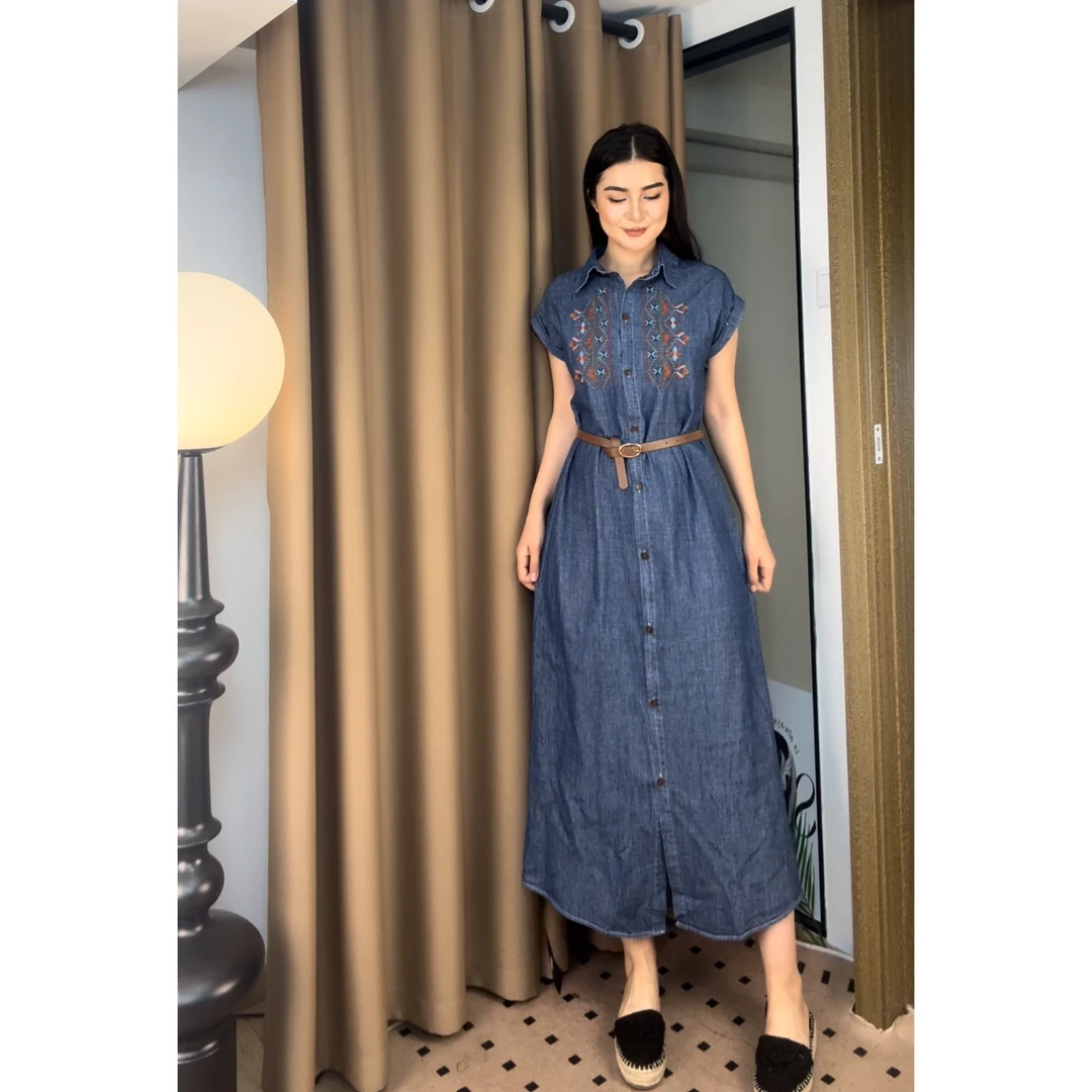 爱念刺绣牛仔连衣裙时尚显瘦复古腰带连衣裙