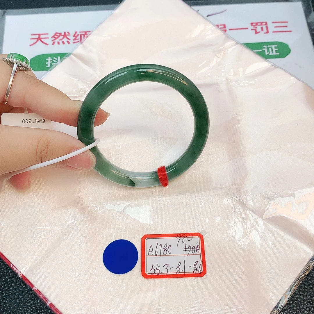 翡翠手镯未镶嵌缅甸翡翠