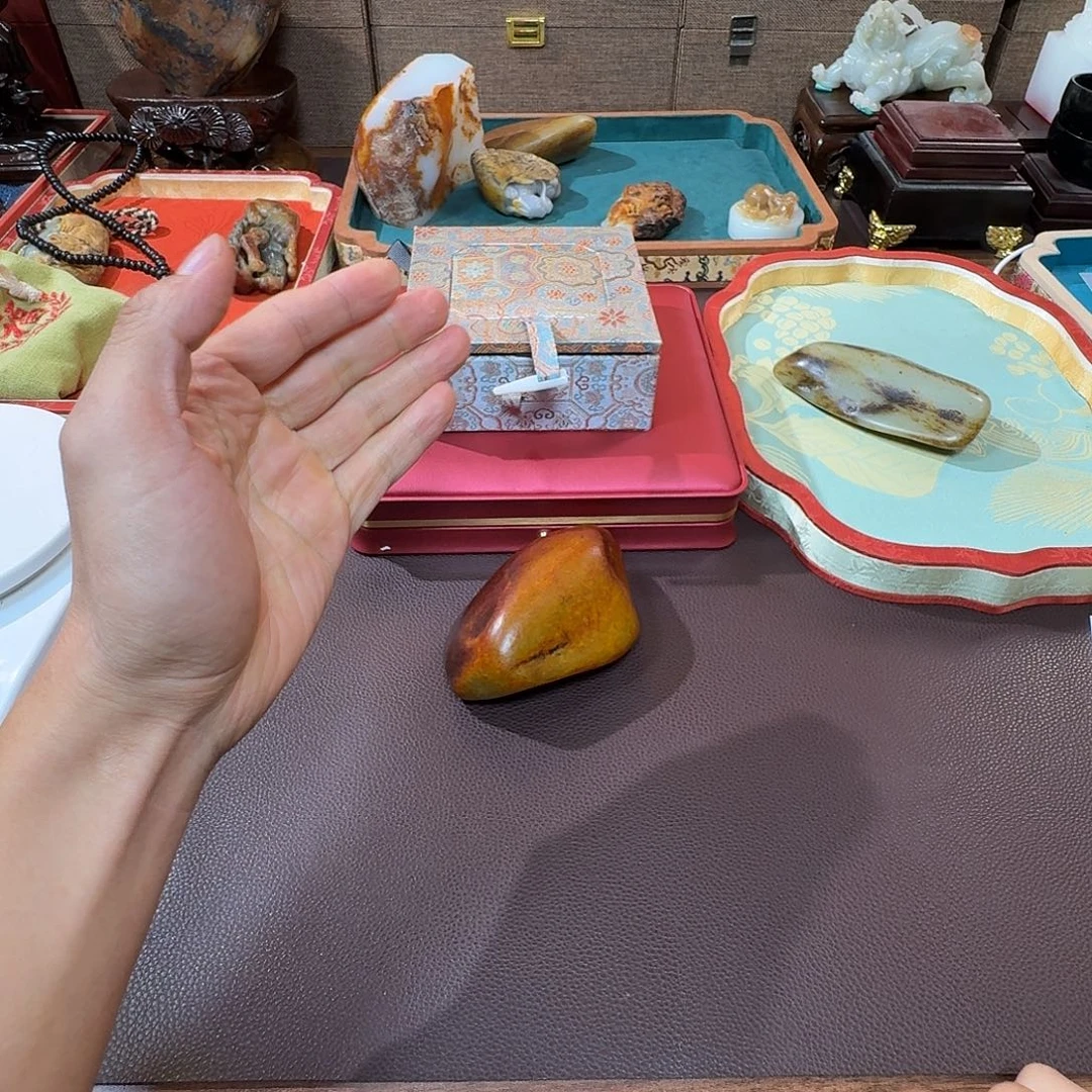 颈饰未镶嵌和田玉（糖玉）