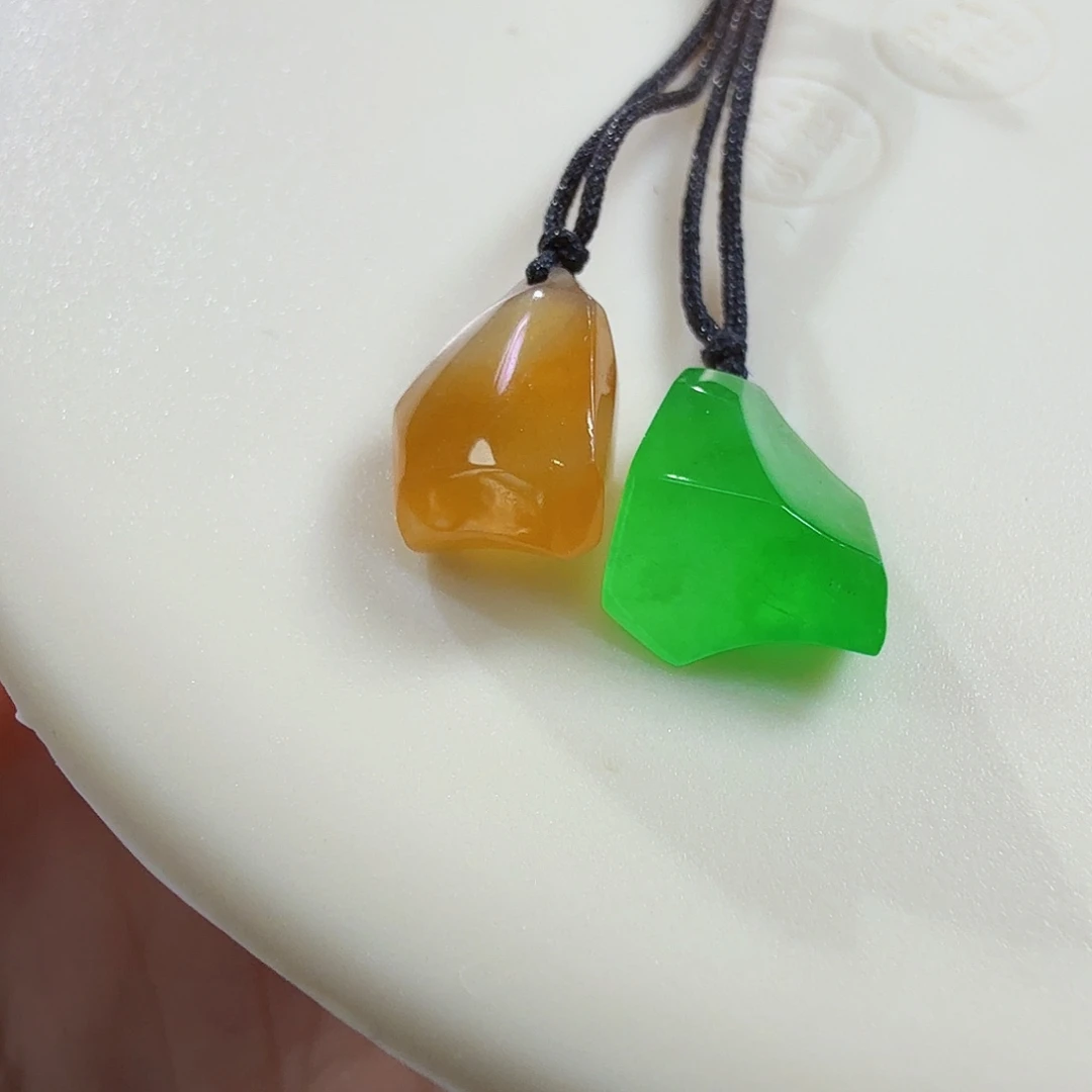 翡翠未镶嵌颈饰裸石