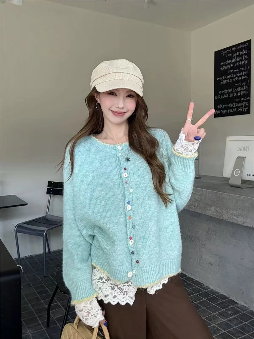 韩系彩扣撞色软糯针织毛衣2025秋季新款减龄甜美宽松开衫上衣女装