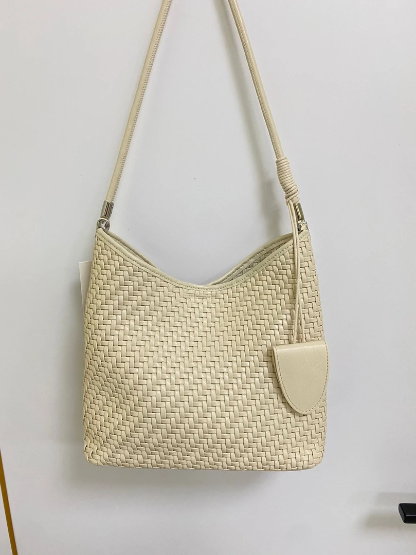 81574#米白色【尺寸：长 宽 高 】潮流轻奢百搭时尚女士单肩包