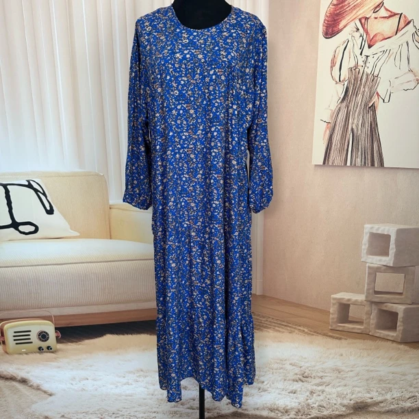 中老年妈妈大版型碎花连衣裙绵绸长裙女装裙子时尚圆领160斤以上