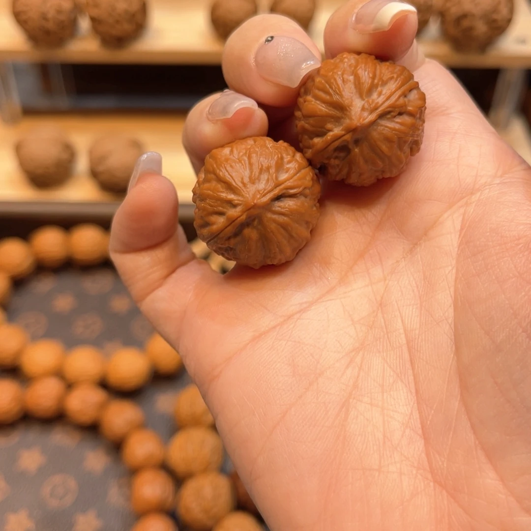 文玩核桃把件红皮小金豆