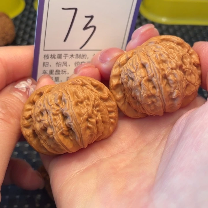 桃核把件43狮子头73。。。。。。。