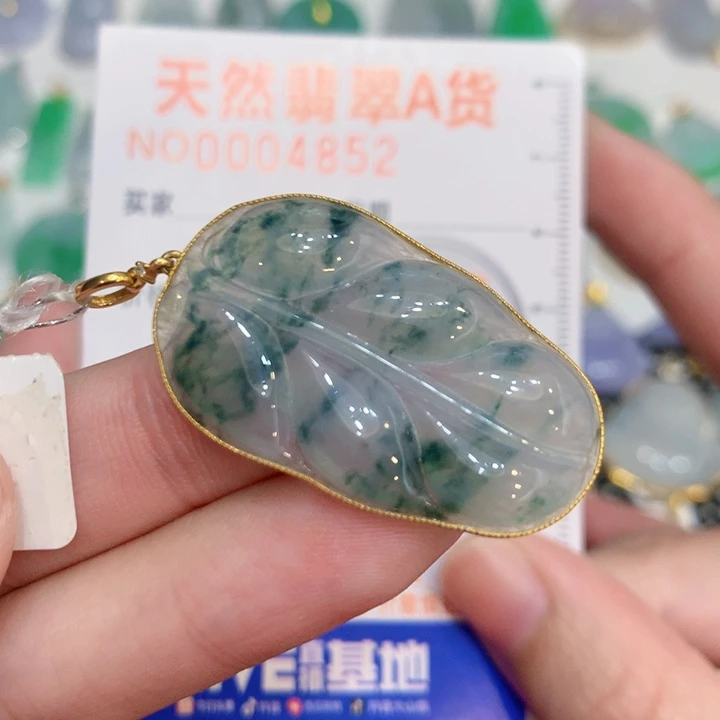 翡翠18K金镶嵌颈饰叶子