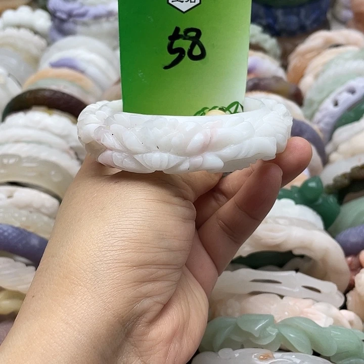 未镶嵌手镯石英岩玉