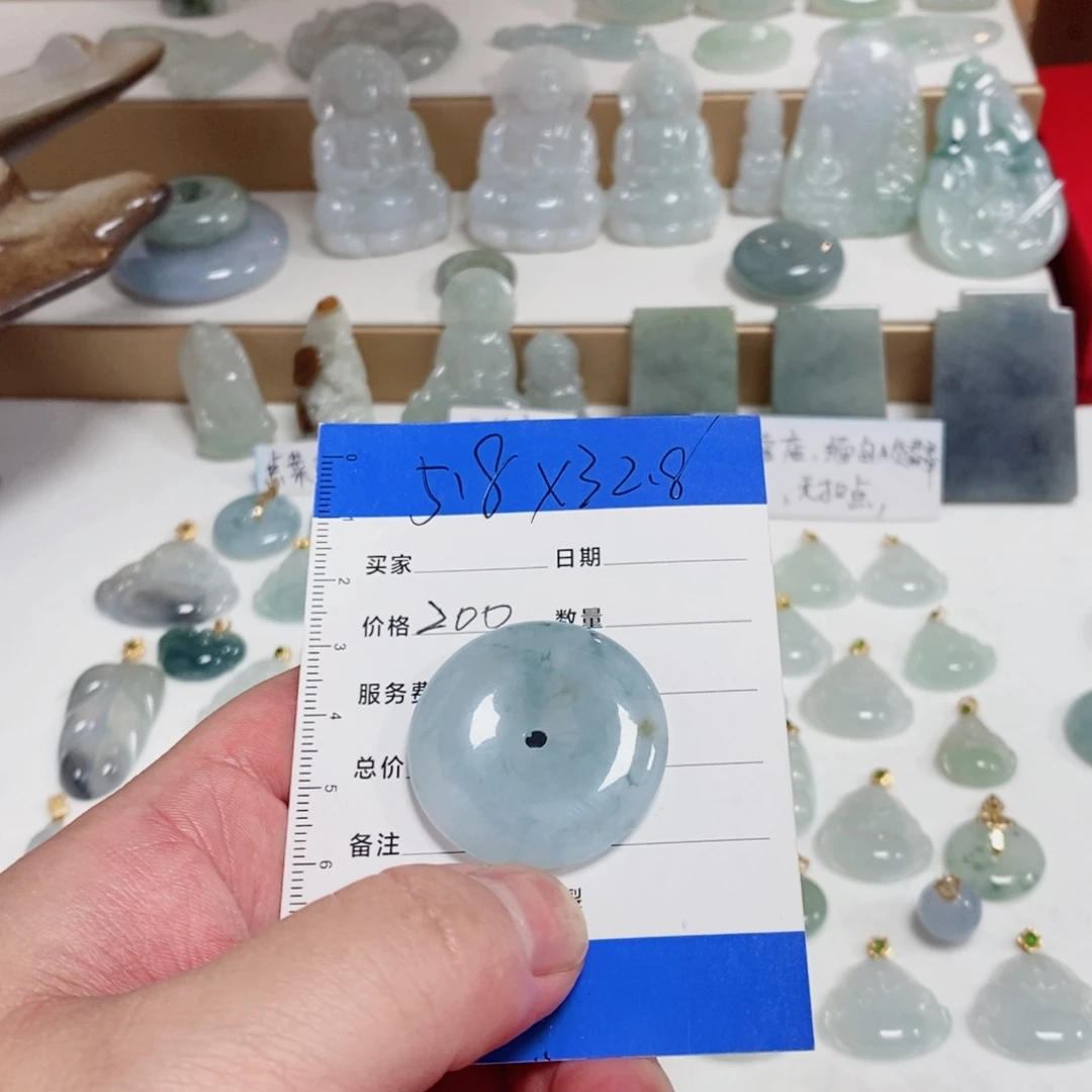 翡翠未镶嵌颈饰平安扣