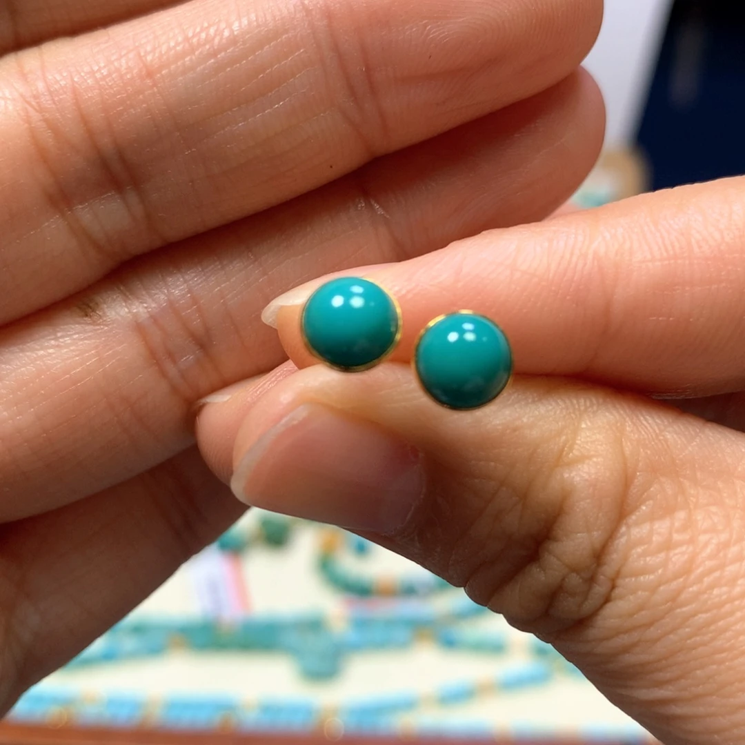 18K金镶嵌绿松石耳钉