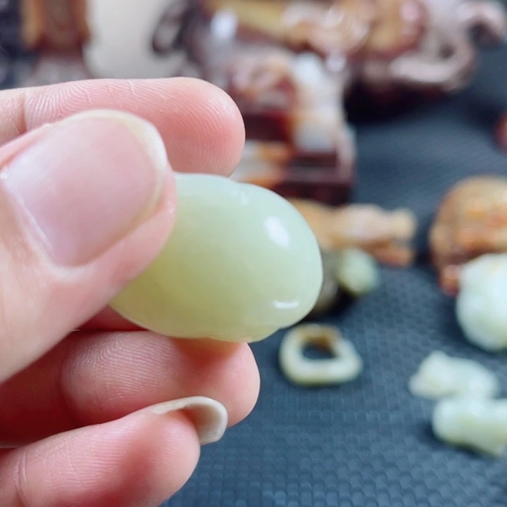 和田玉未镶嵌颈饰开***人