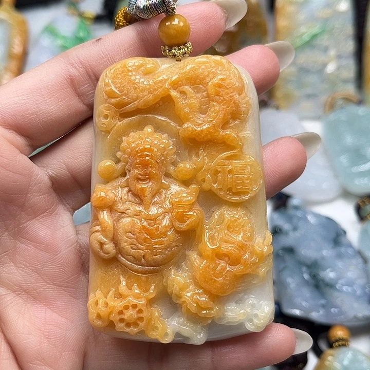 翡翠未镶嵌颈饰财神