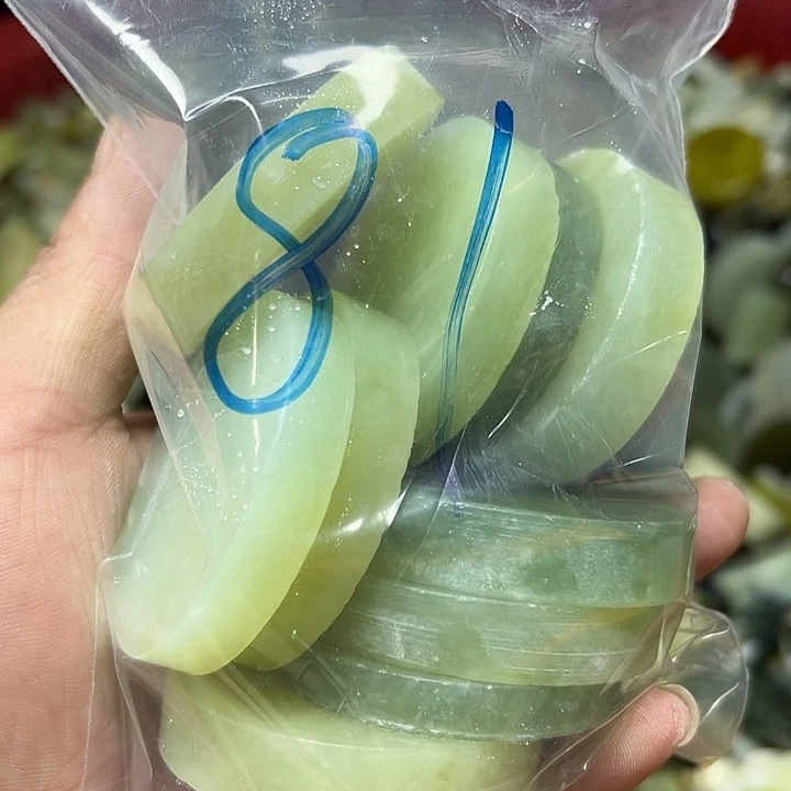 禾***禾未镶嵌蛇纹石玉鱼缸石，盆景石