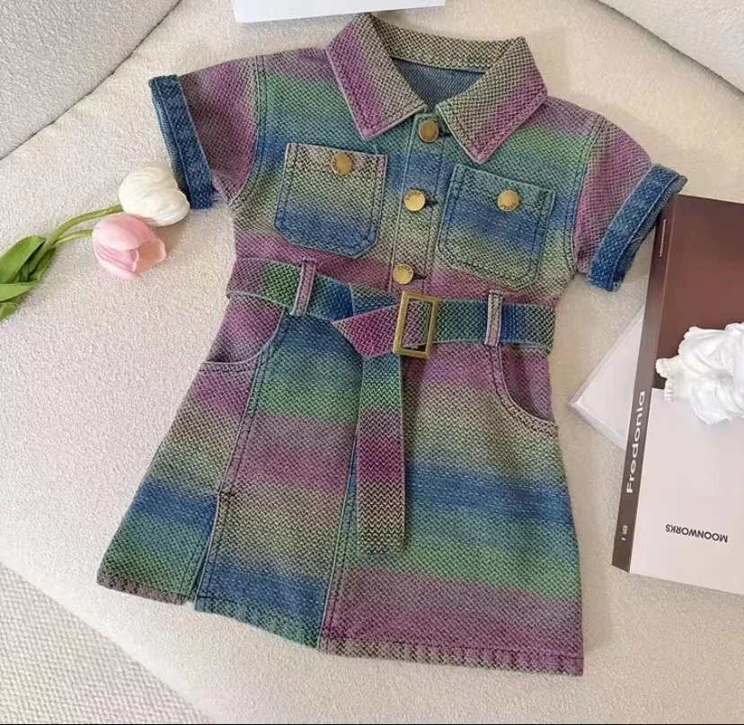 女童夏季彩虹纹连衣裙2025新款儿童短袖翻领时髦度假风牛仔裙子潮