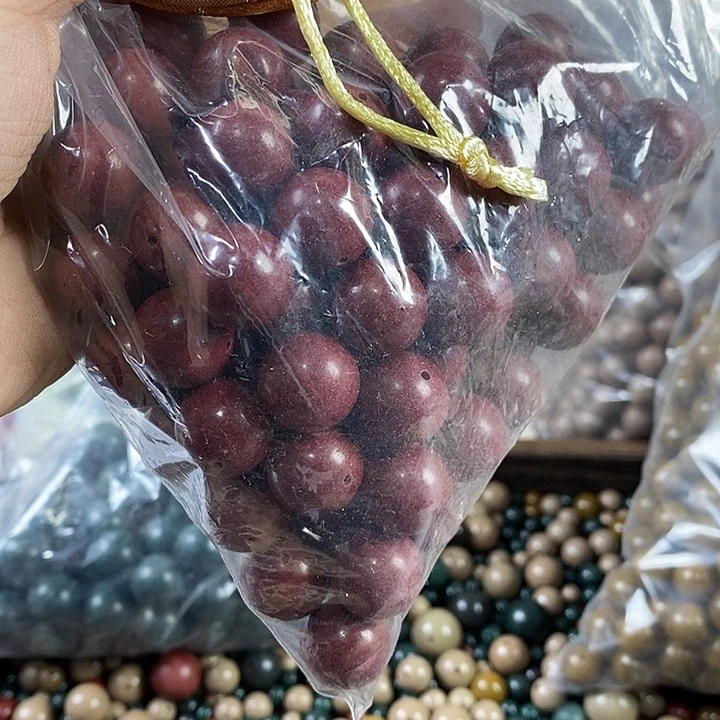 泥塑娅**达瑕疵五行红1.5香包