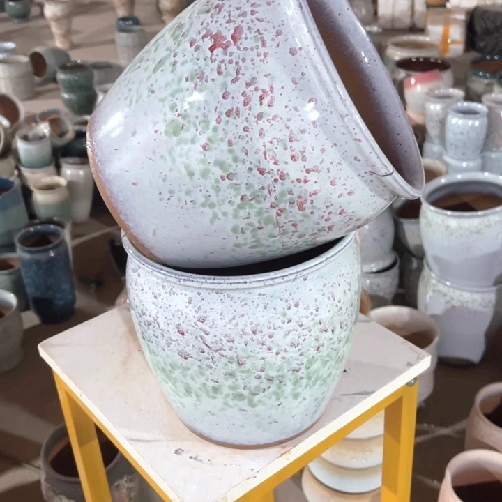 紫砂花盆口径20高度20两只小瑕疵