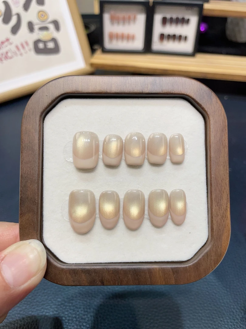 上新【月牙湾】纯手工穿戴甲猫眼系列法式款气质显白款