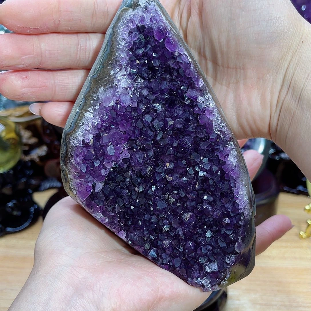 小****紫晶未镶嵌大型摆件（非配饰）