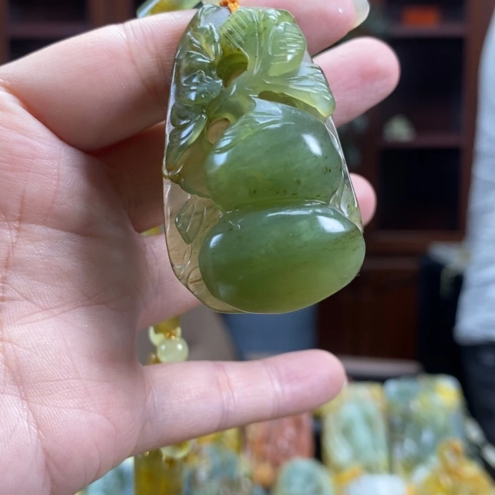 未镶嵌蛇纹石玉颈饰