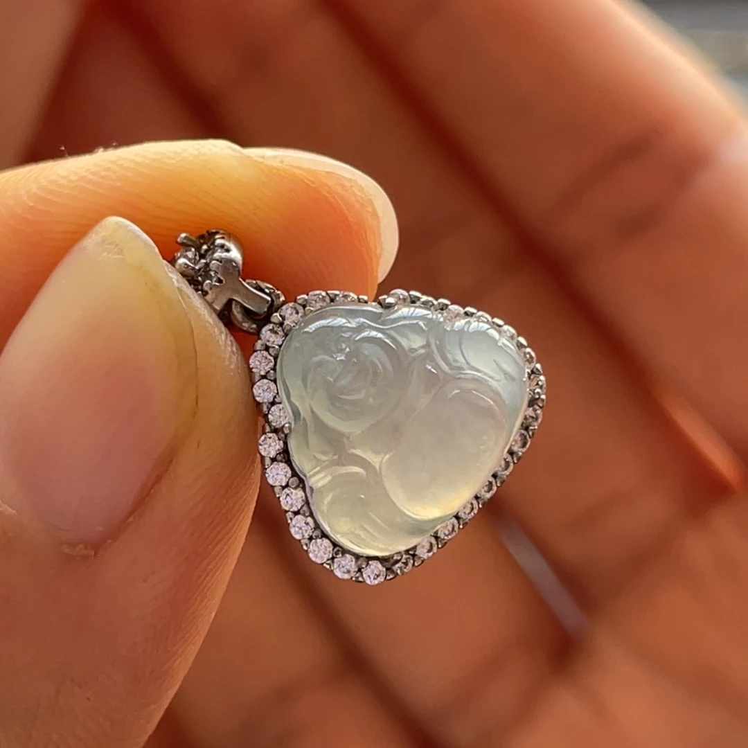 翡翠颈饰未镶嵌佛