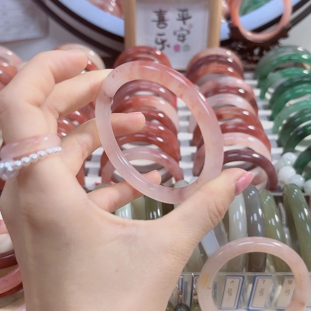 石英质玉手镯未镶嵌跌****星