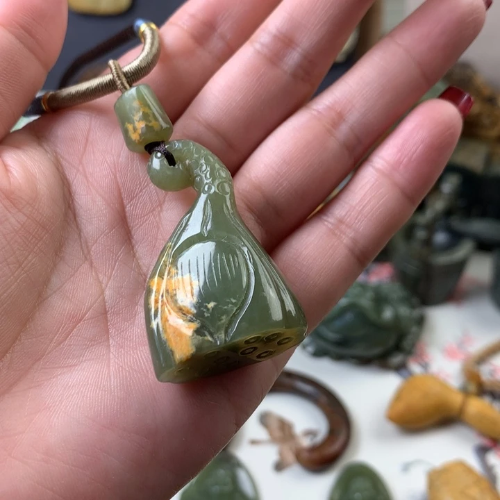 岫岩河磨玉（透闪石质玉）挂件未镶嵌