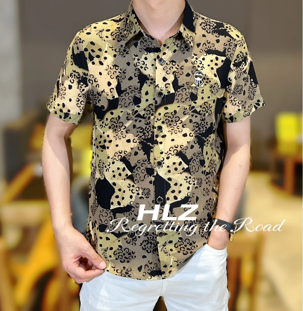 2025夏季新款男士时尚个性休闲时尚豹纹图案纽扣款翻领短袖衬衫