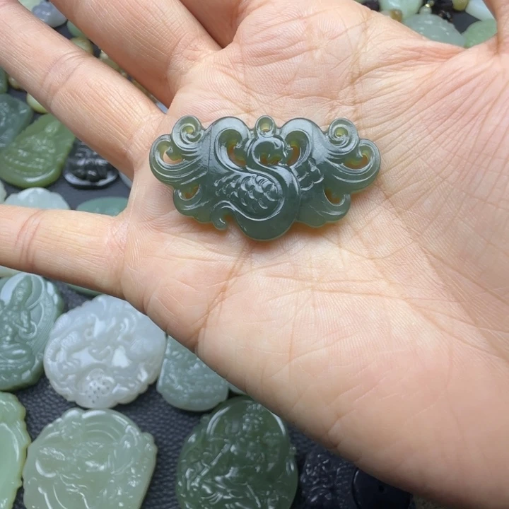 和田玉未镶嵌颈饰