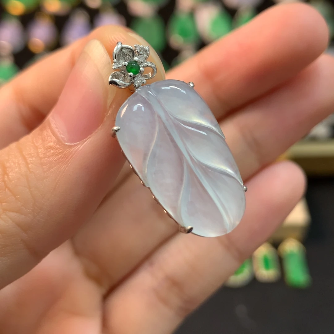 翡翠18K金镶嵌颈饰叶子