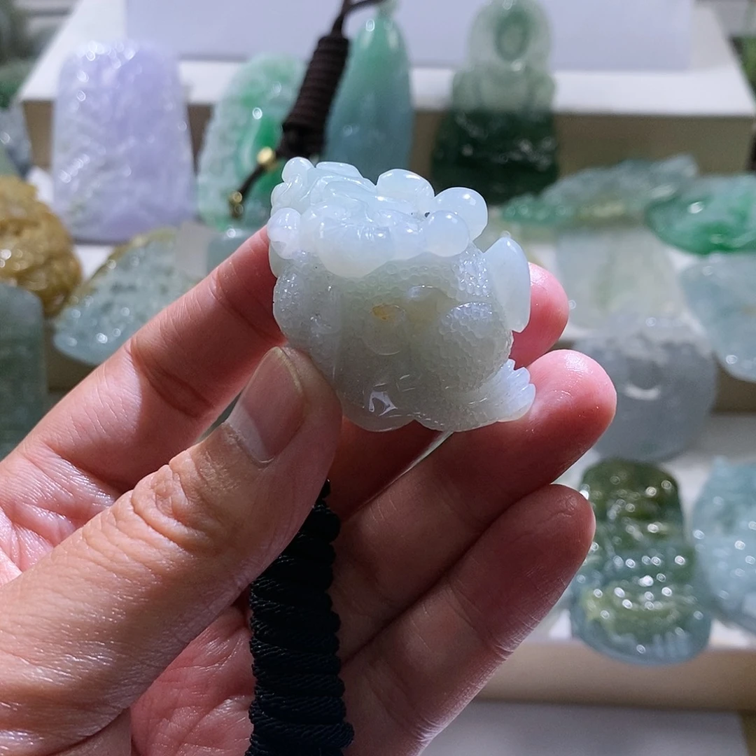 【闪购商品】翡翠颈饰未镶嵌温****司貔貅