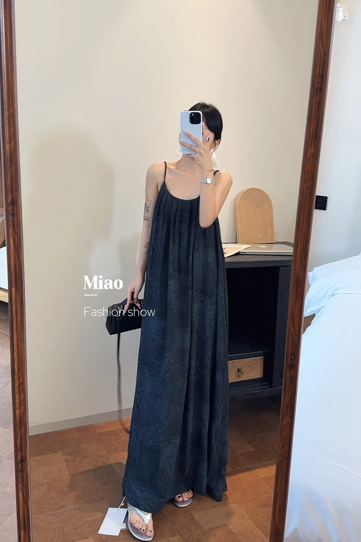 清冷古典松弛感露背裙新中式晕染飘逸吊带连衣裙黑色裙子度假风