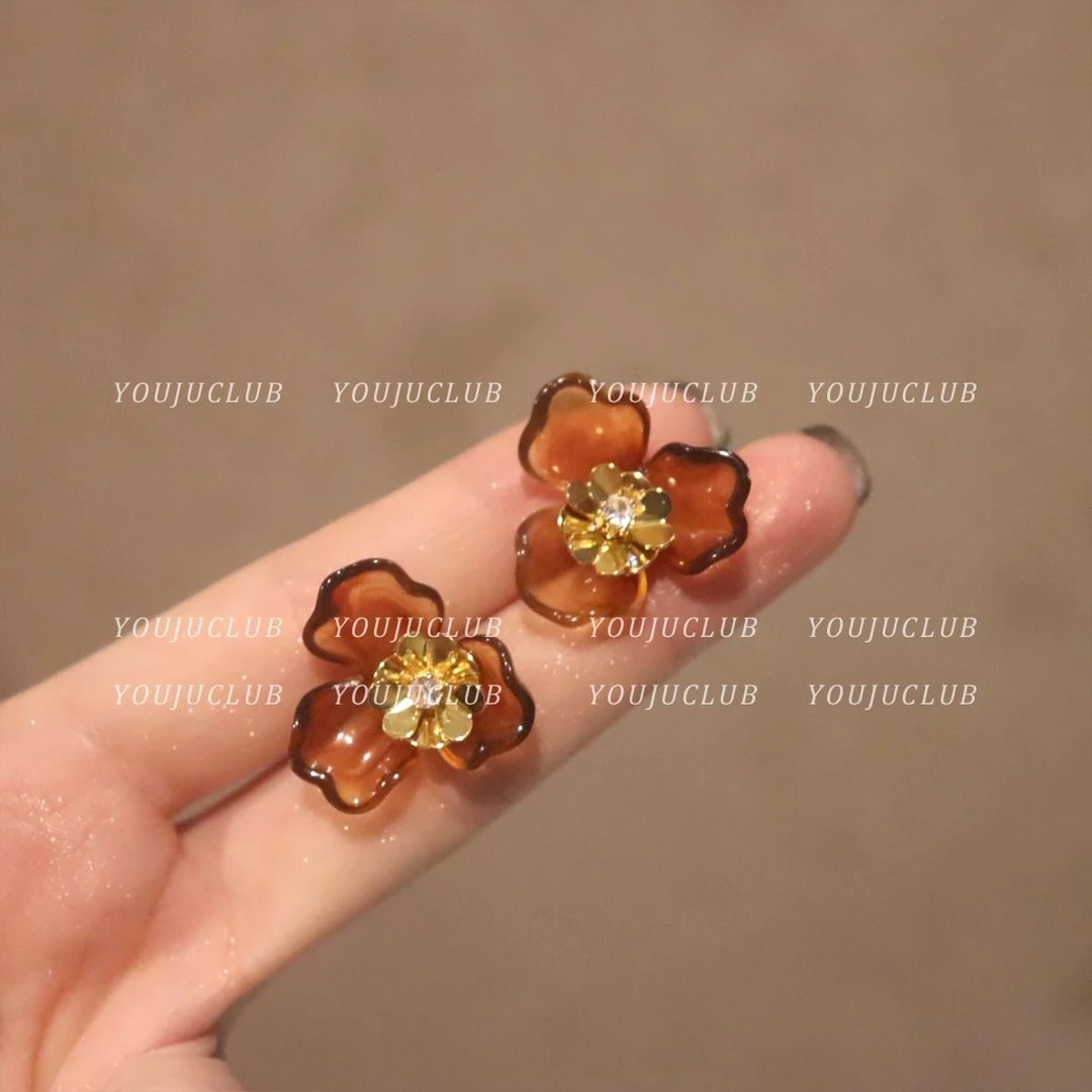 铜合金亚克力耳饰 焦糖杏恋~ 棕色优雅花朵耳钉氛围感复古耳环