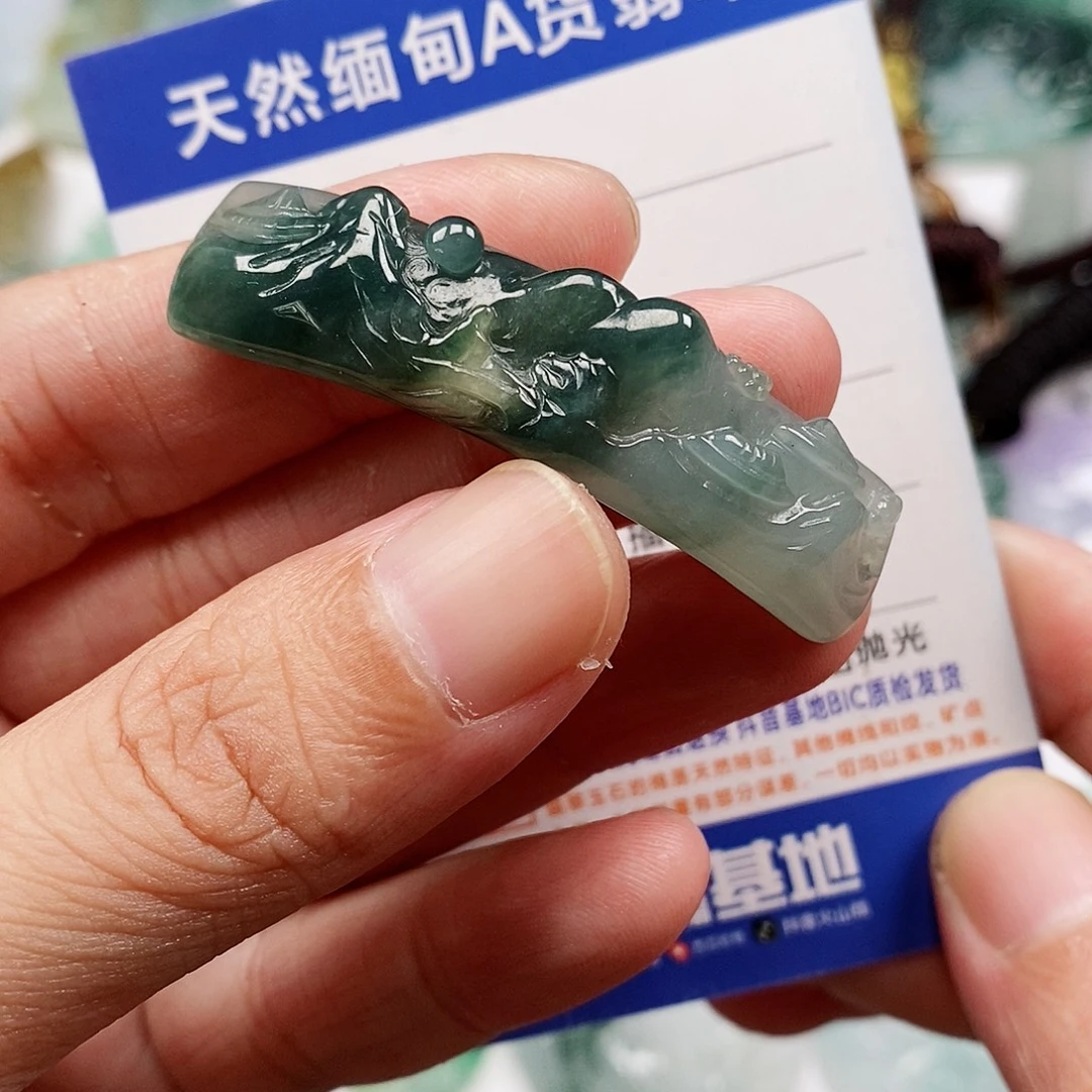 翡翠未镶嵌颈饰山水手牌