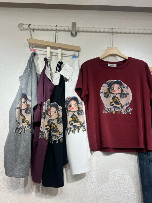 2025年夏季新款时尚休闲烫钻棉T恤衫（特价）