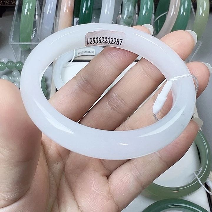 石英质玉未镶嵌手镯