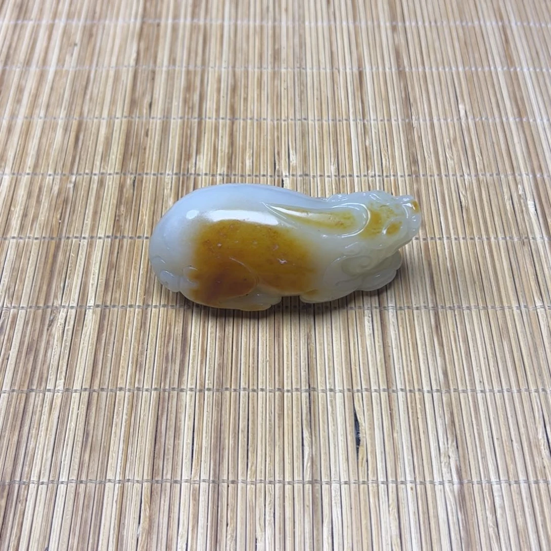 和田玉未镶嵌把件