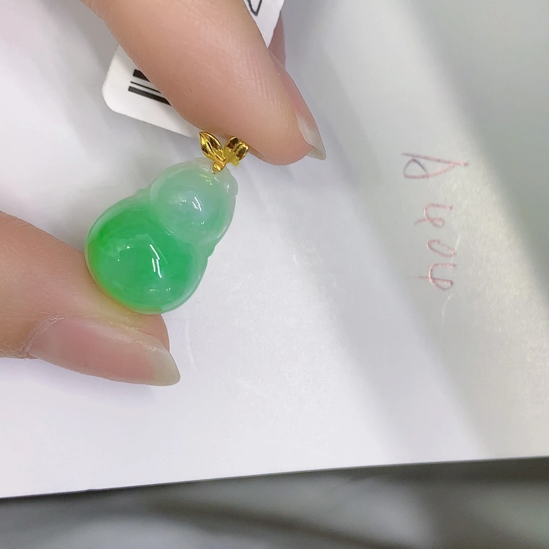 颈饰18K金镶嵌翡翠