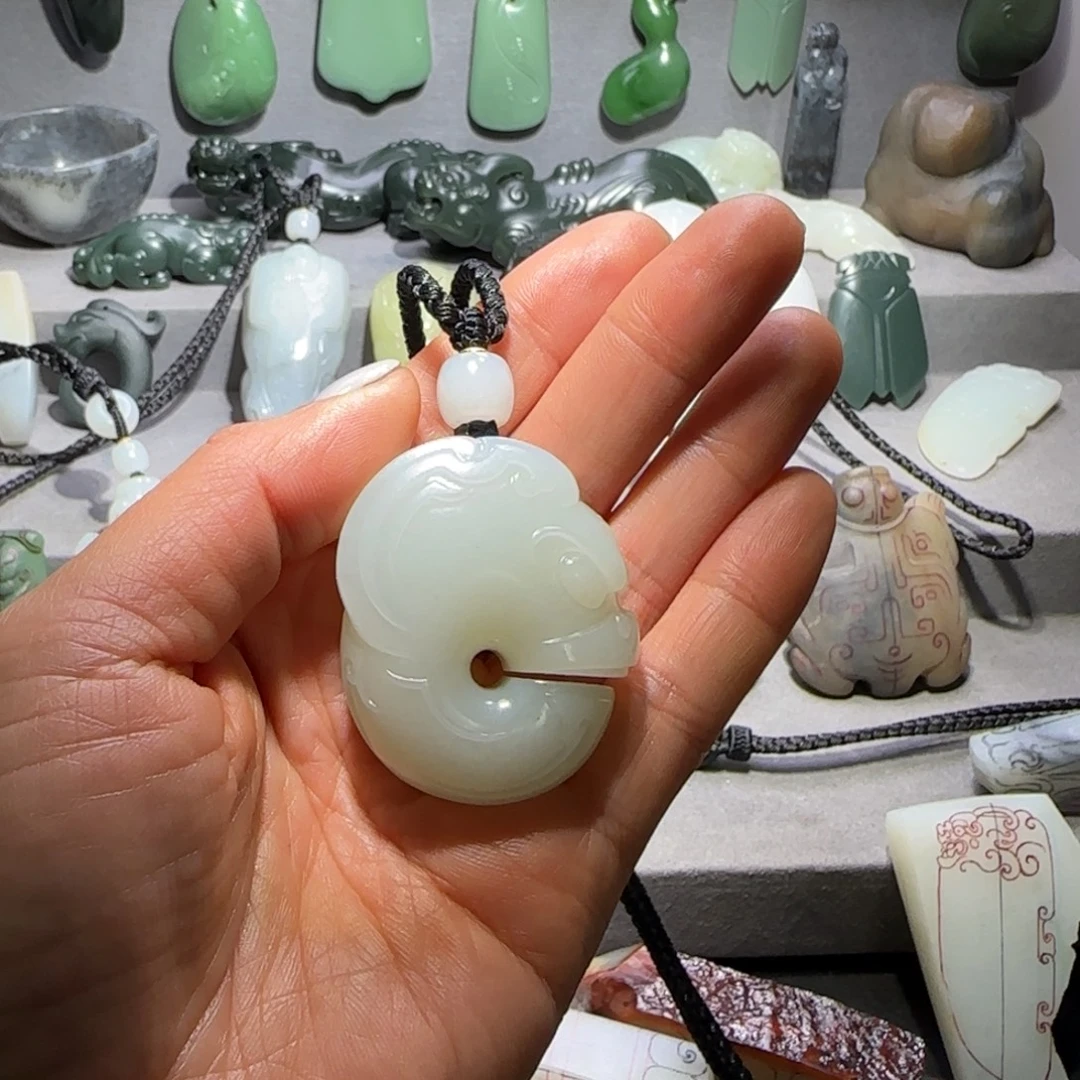 用***5和田玉（糖玉）未镶嵌颈饰