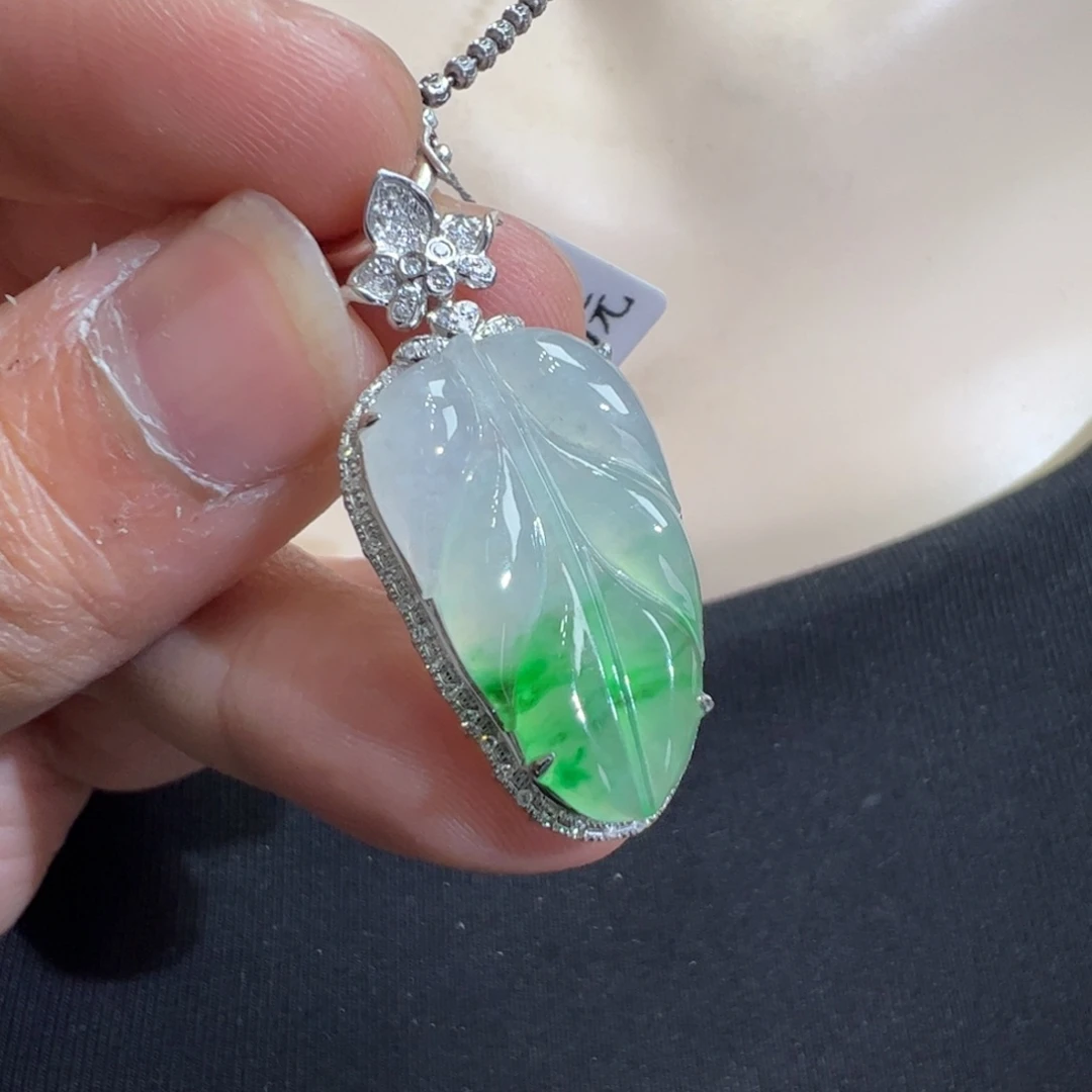 翡翠吊坠(不含链)18K金镶嵌