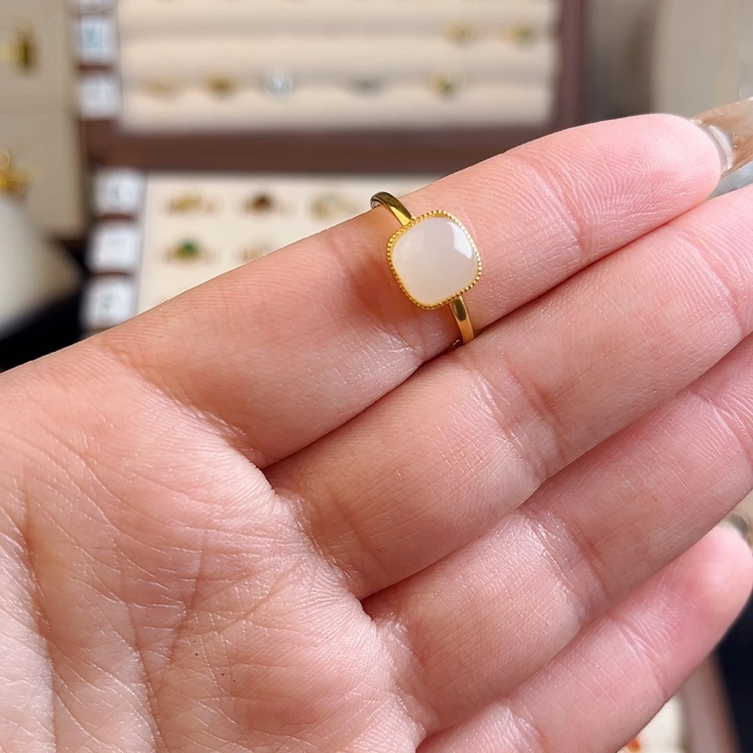 和田玉戒指银S925镶嵌是***?