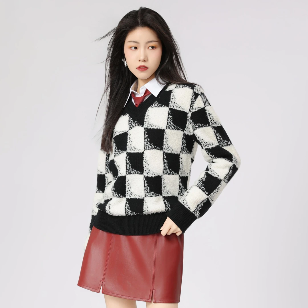 AMASS/阿玛施冬季新款V领保暖毛衣时尚百搭棋盘格针织衫5399655