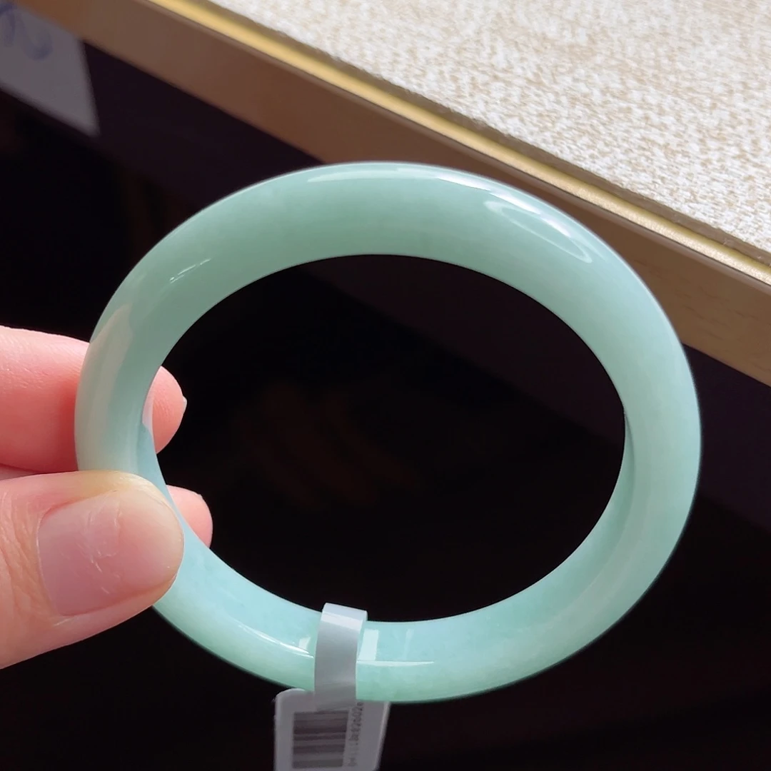 翡翠手镯未镶嵌手镯