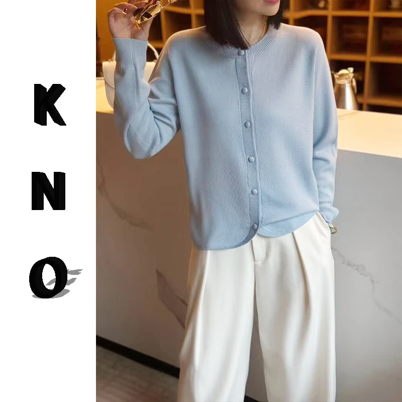 【KNO】早春新款三色圆领包扣针织开衫