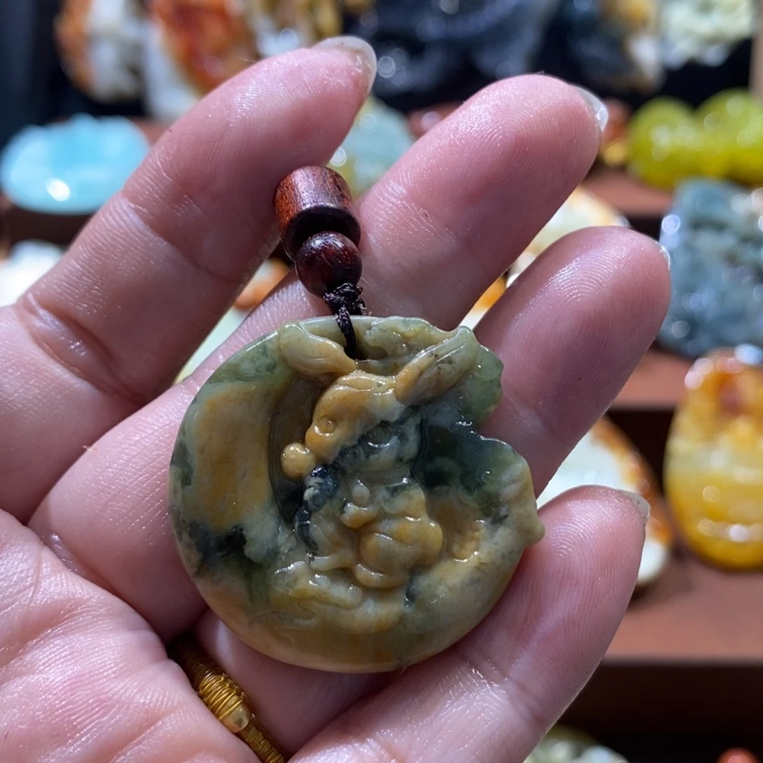 蛇纹石玉颈饰未镶嵌